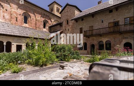 Crots, Frankreich - 17. Juni 2022: Abtei Notre-Dame de Boscodon (1132). Stockfoto