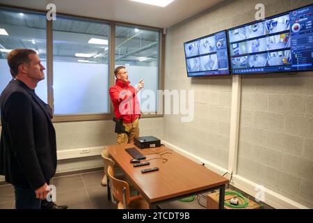 Charleroi, Belgien. Dezember 2023. Paul Magnette, Bürgermeister von Charleroi, wurde während der Einweihung des Ausbildungszentrums der Bundespolizei in Jumet, Charleroi, am Dienstag, den 12. Dezember 2023, dargestellt. BELGA PHOTO VIRGINIE LEFOUR Credit: Belga News Agency/Alamy Live News Stockfoto