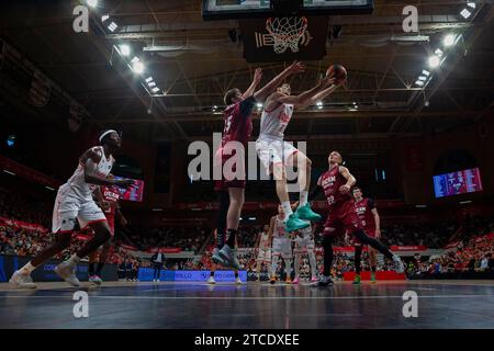 SIMON BIRGANDER Schweden Pivot-Spieler von UCAM Murcia CB XABI López-AROSTEGUI Flügelspieler von Valencia Basket während des Spiels, UCAM Murcia CB vs VALENCIA Stockfoto