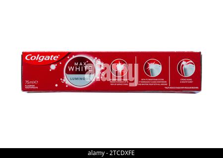 Box Colgate Max White leuchtende Fluorid Zahnpasta isoliert auf weißem Hintergrund Stockfoto