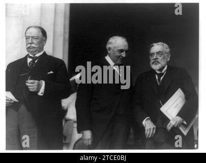 William Howard Taft, Warren G. Harding, und Robert Todd Lincoln, stehend, von links nach rechts Stockfoto