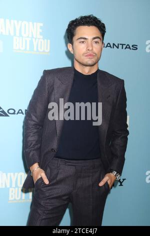 NEW YORK, NY - 11. DEZEMBER: Darren Barnet bei der Premiere von Columbia Pictures Anywhere But You am 11. Dezember 2023 am AMC Lincoln Square in New York City. Copyright: XRWx Stockfoto