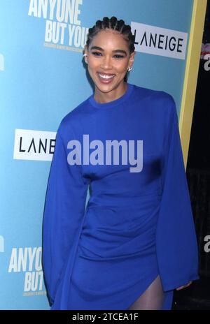 NEW YORK, NY - 11. DEZEMBER: Alexandra Shipp bei der Premiere von Columbia Pictures Anywhere But You am 11. Dezember 2023 am AMC Lincoln Square in New York City. Copyright: XRWx Stockfoto