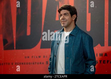 Rom, Italien. Dezember 2023. Pierfrancesco Favino nimmt am 11. Dezember 2023 am Fotogespräch für den Film Adagio im Space Moderno in Rom Teil. (Foto: Luca Carlino/NurPhoto)0 Credit: NurPhoto SRL/Alamy Live News Stockfoto