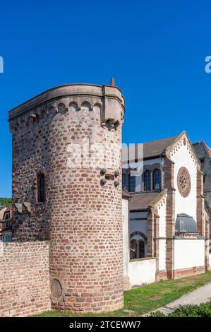 Verteidigungsturm der historischen Stadtmauer und Synagoge am Stadttor von Neher, Obernai, Elsass, Frankreich, Europa Stockfoto