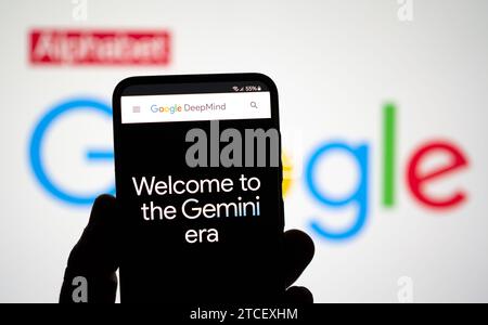 Google Gemini KI-Projekt wird auf Mobilgeräten angezeigt Stockfoto