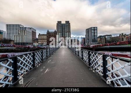 Glasgow Footbridge, bekannt als South Portland St Suspensionsbrücke über den Fluss Clyde Stockfoto