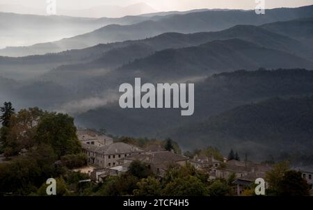 Traditionelles Dorf Vitsa in Zentral-Zagori, Epirus-Region, in der Region Ioannina in Griechenland, Europa Stockfoto