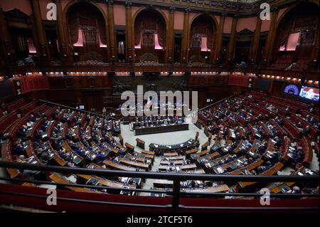 Italien, Rom, 12. Dezember 2023: Die Präsidentin des Ministerrates, Giorgia Meloni, in der Abgeordnetenkammer im Hinblick auf den Europäischen Rat. Foto © Stefano Carofei/Sintesi/Alamy Live News Stockfoto