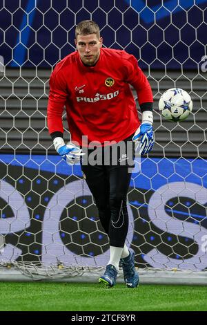 Leipzig, Deutschland. Dezember 2023. Fußball: Champions League, vor dem Spiel zwischen RB Leipzig und Young Boys Bern. Berner Torhüter David von Ballmoos nimmt am Training Teil. Quelle: Jan Woitas/dpa/Alamy Live News Stockfoto