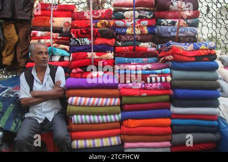 Dhaka Bangladesch 01 Januar 2001, Straßenmarkt für Winterkleidung in Baitul Mukarram Dhaka .Nazmul islam/ alamy Live News. Stockfoto