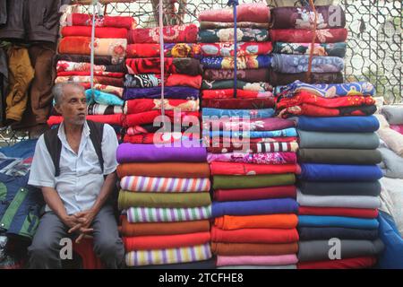 Dhaka Bangladesch 01 Januar 2001, Straßenmarkt für Winterkleidung in Baitul Mukarram Dhaka .Nazmul islam/ alamy Live News. Stockfoto