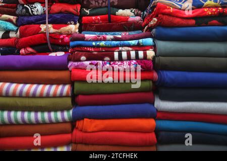 Dhaka Bangladesch 01 Januar 2001, Straßenmarkt für Winterkleidung in Baitul Mukarram Dhaka .Nazmul islam/ alamy Live News. Stockfoto