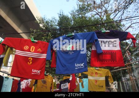 Dhaka Bangladesch 01 Januar 2001, Straßenmarkt für Winterkleidung in Baitul Mukarram Dhaka .Nazmul islam/ alamy Live News. Stockfoto