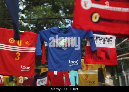 Dhaka Bangladesch 01 Januar 2001, Straßenmarkt für Winterkleidung in Baitul Mukarram Dhaka .Nazmul islam/ alamy Live News. Stockfoto