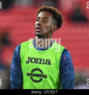 Jamal Lowe #10 von Swansea City wärmt sich vor dem Spiel auf, während des Sky Bet Championship Matches Stoke City gegen Swansea City im Bet365 Stadium, Stoke-on-Trent, Großbritannien, 12. Dezember 2023 (Foto: Craig Thomas/News Images) in Stoke-on-Trent, Großbritannien am 12.12.2023. (Foto: Craig Thomas/News Images/SIPA USA) Stockfoto