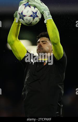 Neapel, Italien. Dezember 2023. Bragas brasilianischer Torhüter Matheus Magalhaes kontrolliert den Ball während des UEFA-Champions-Ligaspiels zwischen SSC Napoli und Braga im Diego Armando Maradona Stadium in Neapel, Süditalien, am 12. Dezember 2023. Quelle: Unabhängige Fotoagentur/Alamy Live News Stockfoto