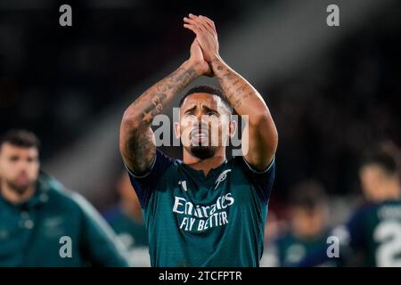 Eindhoven, Niederlande. Dezember 2023. EINDHOVEN, NIEDERLANDE - 12. DEZEMBER: Gabriel Jesus von Arsenal applaudiert nach dem Spiel der UEFA Champions League Gruppe B zwischen PSV und Arsenal im Phillips Stadion am 12. Dezember 2023 in Eindhoven. (Foto von Rene Nijhuis/Orange Pictures) Credit: Orange Pics BV/Alamy Live News Stockfoto