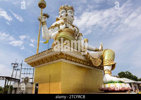 Wat Saman Rattanaram, riesige Statue des Hindugottes Brahma, Chachoengsao, Thailand, Südostasien, Asien Stockfoto