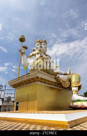 Wat Saman Rattanaram, riesige Statue des Hindugottes Brahma, Chachoengsao, Thailand, Südostasien, Asien Stockfoto