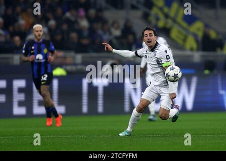 Mailand, Italien. Dezember 2023. Mikel Oyarzabal von Real Sociedad kontrolliert den Ball während des UEFA Champions League-Spiels zwischen dem FC Internazionale und Real Sociedad am 12. Dezember 2023 im Stadio Giuseppe Meazza in Mailand. Quelle: Marco Canoniero/Alamy Live News Stockfoto