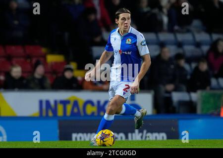 Callum Britain #2 der Blackburn Rovers während des Sky Bet Championship Matches Blackburn Rovers gegen Bristol City in Ewood Park, Blackburn, Vereinigtes Königreich, 12. Dezember 2023 (Foto: Steve Flynn/News Images) Stockfoto