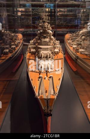 Modell des Deutschen Schlachtschiffes Bismarck im Internationalen Schifffahrtsmuseum in der HafenCity, Hamburg. Stockfoto