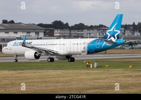 Der Airbus A321-271NX A21N der Fluglinie Air Transat TS / TSC mit der Registrierung C-GOIP MSN: 10848 rollt am Flughafen Hamburg Finkenwerder EDHI/XFW. Hamburg Hamburg Deutschland *** der Airbus A321 271NX A21N der Airline Air Transat TS TSC mit der Registrierung C GOIP MSN 10848 fährt am Flughafen Hamburg Finkenwerder EDHI XFW Hamburg Deutschland Stockfoto