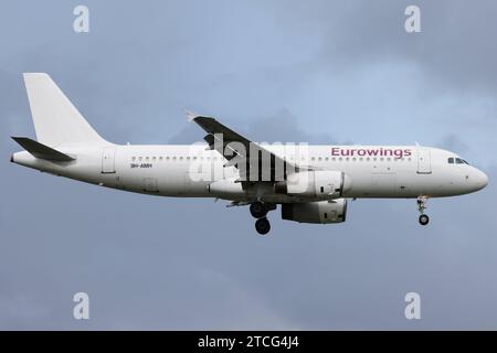 Der Airbus A320-232 A320 der Fluglinie Eurowings EW/EWG, Betreiber Avion Express Malta, mit der Registrierung 9H-AMH MSN: 02173 landet am Flughafen Hamburg Airport EDDH/HAM. Hamburg Hamburg Deutschland *** der Airbus A320 232 A320 der Fluggesellschaft Eurowings EW EWG , Betreiber Avion Express Malta, mit der Registrierung 9H AMH MSN 02173 landet am Flughafen Hamburg EDDH HAM Hamburg Deutschland Stockfoto