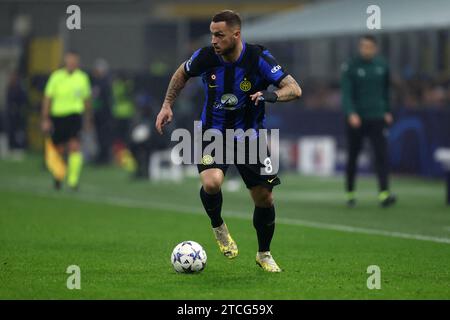 Mailand, Italien. Dezember 2023. Marko Arnautovic vom FC Internazionale kontrolliert den Ball während des UEFA Champions League-Spiels zwischen dem FC Internazionale und Real Sociedad im Stadio Giuseppe Meazza am 12. Dezember 2023 in Mailand. Quelle: Marco Canoniero/Alamy Live News Stockfoto