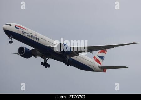 Die Boeing 777-36NER B77W der Fluglinie British Airways BA / BAW mit der Registrierung G-STBD MSN: 38695 gestartet vom Flughafen London Heathrow Airport EGLL/lhr. London Greater London Vereinigtes Königreich *** die Boeing 777 36N er B77W der Fluggesellschaft British Airways BA BAW mit Registrierung G STBD MSN 38695 startet vom Flughafen London Heathrow EGLL lhr London Greater London Vereinigtes Königreich Stockfoto