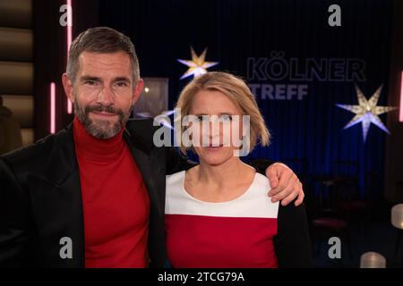 Von links: Micky BEISENHERZ, Moderator, Susan LINK, Moderatorin, Gastgeber der Sendung Koelner Treff im WDR Fernsehen, 12.12.2023. *** Von links Micky BEISENHERZ, Moderatorin, Susan LINK, Moderatorin, Moderatorin der Sendung Koelner Treff im WDR-Fernsehen, 12 12 2023 Stockfoto