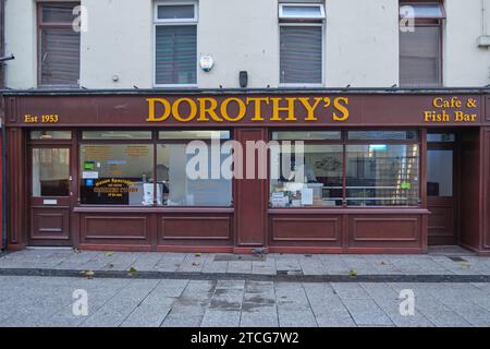 Cardiff, South Glamorgan, Wales, Europa - 13. November 2023: Dorothys' Cafe und Fish Bar in der Caroline Street Stockfoto