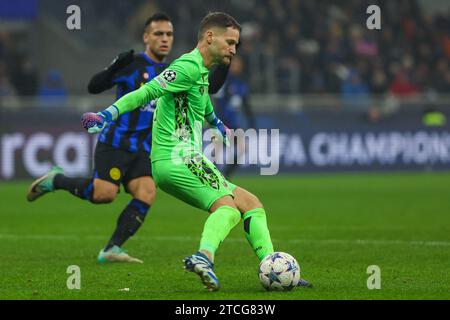 Mailand, Italien. Dezember 2023. Alejandro Remiro von Real Sociedad de Futbol wurde am 12. Dezember 2023 im Giuseppe Meazza Stadion in Mailand, Italien, während des Gruppenspiels der UEFA Champions League 2023/24 zwischen dem FC Internazionale und Real Sociedad de Futbol im Giuseppe Meazza Stadion in Mailand, Italien, gezeigt Stockfoto