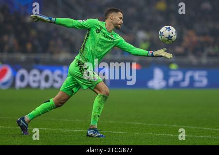 Mailand, Italien. Dezember 2023. Alejandro Remiro von Real Sociedad de Futbol wurde am 12. Dezember 2023 im Giuseppe Meazza Stadion in Mailand, Italien, während des Gruppenspiels der UEFA Champions League 2023/24 zwischen dem FC Internazionale und Real Sociedad de Futbol im Giuseppe Meazza Stadion in Mailand, Italien, gezeigt Stockfoto