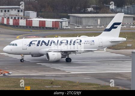 Der Airbus A319-112 A319 der Fluglinie Finnair AY / FIN mit der Registrierung OH-LVI MSN: 1364 gestartet vom Flughafen Zürich LSZH/ZRH. Kloten Zürich Schweiz *** der Airbus A319 112 A319 der Fluggesellschaft Finnair AY FIN mit der Registrierung OH LVI MSN 1364 startet vom Flughafen Zürich LSZH ZRH Kloten Zürich Schweiz Stockfoto