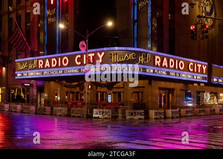 Die Radio City Music Hall befindet sich im Manhattan Viertel von New York City und in der Nähe des Rockefeller Center. Stockfoto