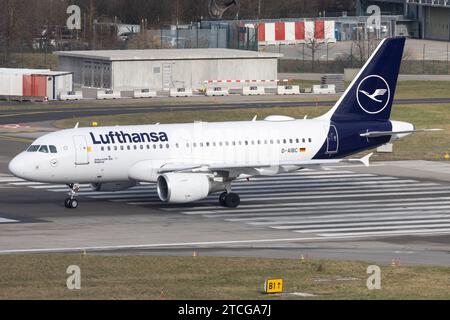 Der Airbus A319-112 A319 der Fluglinie Lufthansa LH / DLH mit der Registrierung D-AIBC MSN: 4332 gestartet vom Flughafen Zürich LSZH/ZRH. Kloten Zürich Schweiz *** der Airbus A319 112 A319 der Fluggesellschaft Lufthansa LH DLH mit der Registrierung D AIBC MSN 4332 startet vom Flughafen Zürich LSZH ZRH Kloten Zürich Schweiz Stockfoto