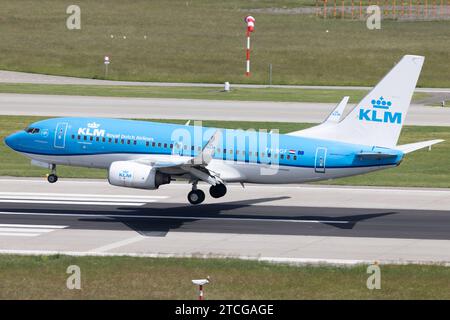 Die Boeing 737-7K2 B737 der Fluglinie KLM KL / KLM mit der Registrierung PH-BGF MSN: 30365 landet am Flughafen Zürich LSZH/ZRH. Kloten Zürich Schweiz *** die Boeing 737 7K2 B737 der Fluggesellschaft KLM KLM mit der Registrierung PH BGF MSN 30365 landet am Flughafen Zürich LSZH ZRH Kloten Zürich Schweiz Stockfoto