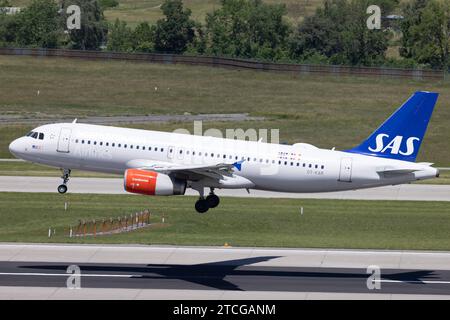 Der Airbus A320-232 A320 der Fluglinie SAS SK / SAS mit der Registrierung OY-KAR MSN: 3159 landet am Flughafen Zürich LSZH/ZRH. Kloten Zürich Schweiz *** der Airbus A320 232 A320 der Airline SAS SK SAS mit der Registrierung OY KAR MSN 3159 landet am Flughafen Zürich LSZH ZRH Kloten Zürich Schweiz Stockfoto