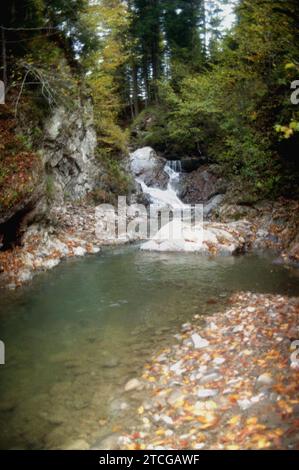 Wasserfall im Kreis Neamt, Rumänien, ca. 1998 Stockfoto