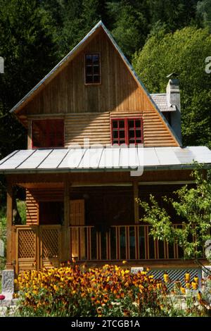 Holzhaus im Kreis Neamt, Rumänien, ca. 1998 Stockfoto