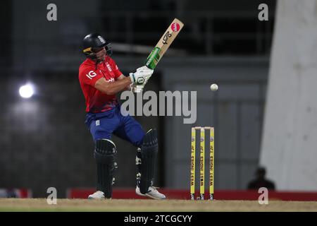 England-Kapitän Jos Buttler trat beim 1. CG United T20 International Spiel zwischen West Indies und England im Kensington Oval in Bridgetown am Dienstag, den 12. Dezember 2023 an. (Foto: Mark Fletcher | MI News) Credit: MI News & Sport /Alamy Live News Stockfoto