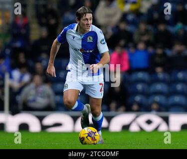 Callum Britain #2 der Blackburn Rovers während des Sky Bet Championship Matches Blackburn Rovers gegen Bristol City in Ewood Park, Blackburn, Vereinigtes Königreich, 12. Dezember 2023 (Foto: Steve Flynn/News Images) Stockfoto