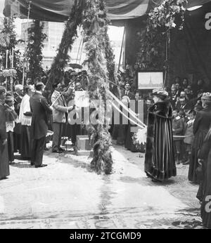 05/28/1917. Die salesianische Schule. H.H. mm Der König (1) und die Königin (2) bei der Grundsteinlegung der Berufsschule für Kunst und Handwerk der Salesianer Väter. Quelle: Album / Archivo ABC / Julio Duque Stockfoto