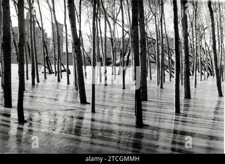 12/06/1968. Große Flut des Ebro, wenn er durch Saragossa fließt. Die Haine vor dem Pilar-Tempel scheinen vom Wasser des Ebro-Flusses überflutet zu werden, der diese Stadt mit einer Flut von viereinhalb Metern durchquert. Quelle: Album/Archivo ABC Stockfoto