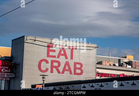 Das „Eat Crab“-Schild am Supreme Crab and Seafood in der Jefferson Street in San Francisco, Kalifornien. Stockfoto