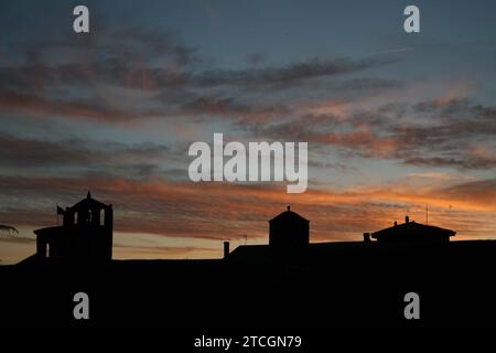 Saragossa 4. Juni 2007. Silhouette der Zitadelle von Jaquesa, auch bekannt als Castillo de San Pedro. Einst eine Verteidigungsbastion gegen die Invasionsdrohung französischer Nachbarn, war die Festung die Wiege der Gebirgsmilitäreinheiten der spanischen Armee. Quelle: Album / Archivo ABC / Fabián Simón Stockfoto