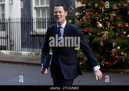 London, Großbritannien. Dezember 2023. Alex Chalk verlässt die Downing Street 10 nach einer Kabinettssitzung in London. Premierminister Rishi Sunak verbringt seine Zeit damit, seine konservativen Abgeordneten davon zu überzeugen, seine Notgesetzgebung für das Ruanda-Gesetz vor einer entscheidenden Abstimmung zu unterstützen. (Foto: Tejas Sandhu/SOPA Images/SIPA USA) Credit: SIPA USA/Alamy Live News Stockfoto