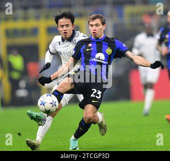 Mailand, Italien. Dezember 2023. Nicolo Barella (R) des FC Inter streitet mit Kubo Takefusa von Real Sociedad während des Spiels der UEFA Champions League Gruppe D zwischen dem FC Inter und Real Sociedad in Mailand, Italien, am 12. Dezember 2023. Quelle: Augusto Casasoli/Xinhua/Alamy Live News Stockfoto